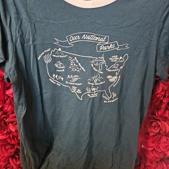 Old Navy Women's National Parks Graphic T-Shirt Size Medium - Picture 1 of 5